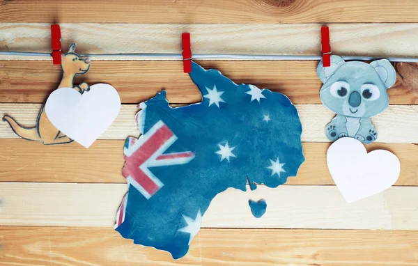 Australian maps flag, kangaroos and koala, hanging pegs.  Austra — ストック写真