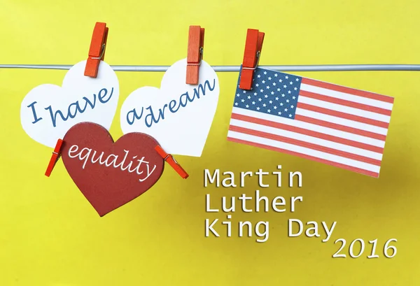 White hearts , USA flag hanging on colorful pegs ( clothespin ) — 스톡 사진