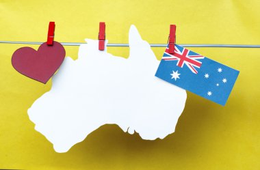 Beyaz Avustralya haritalar ve bayrağını mandal (clothespin) üzerinde bir 