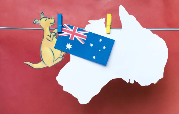 White Australian maps and flag hanging pegs ( clothespin ) kanga — Stockfoto