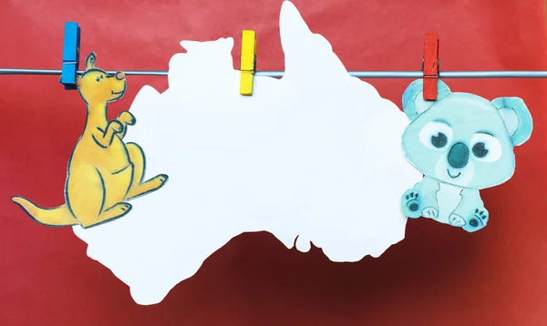 Cartes blanches australiennes et chevilles suspendues au drapeau (pinces à linge) kanga — Photo