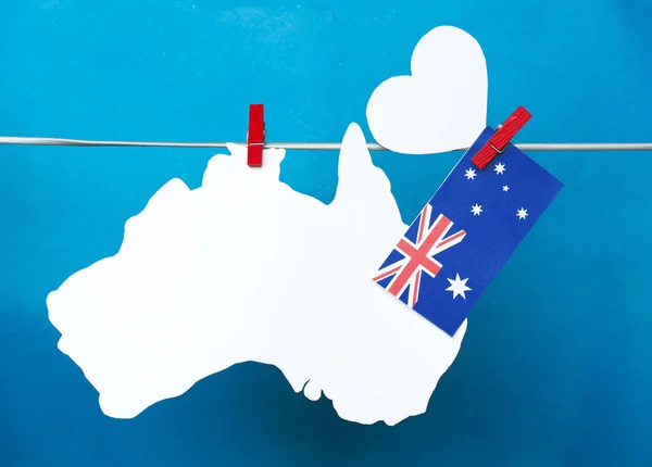 Weiße australische Landkarten und Fahnenklammern (Wäscheklammern) an einem — Stockfoto