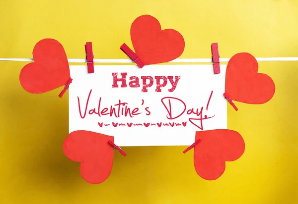 Белая бумага с поздравлениями на День Святого Валентина — стоковое фото