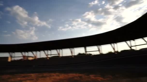 Velódromo Ciclista Gira Estadio Vacío Luz Sombra Suelos Madera Velódromo — Vídeo de stock