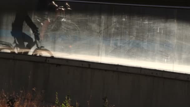 Velodrome Fietser Draait Een Leeg Stadion Licht Schaduw Velodrome Houten — Stockvideo