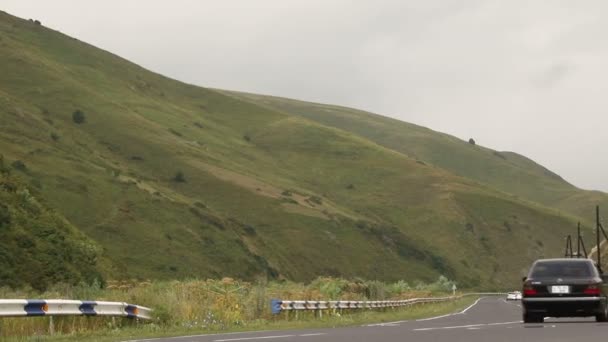 Sevan Armenien August 2019 Autos Fahren Auf Einer Gepflasterten Glatten — Stockvideo