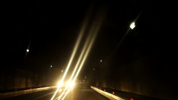 Voiture Entrant Dans Long Tunnel Sombre Phares Voiture — Video