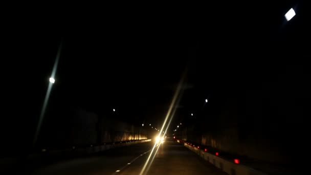 Macchina Entra Lungo Tunnel Buio Fari Auto — Video Stock