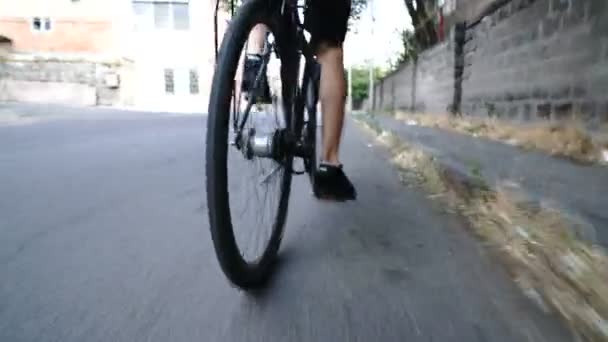 Ciclista Andando Bicicleta Redor Cidade — Vídeo de Stock