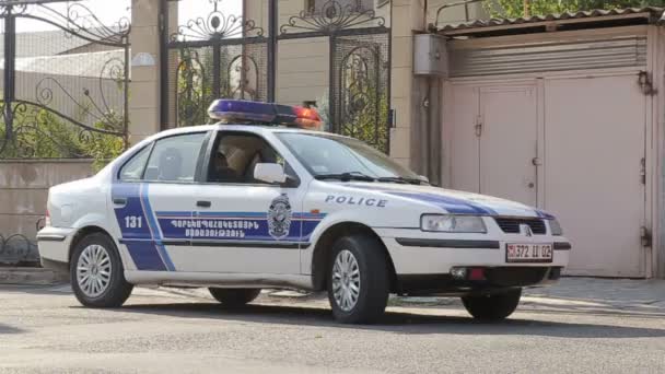 Yerevan Armenia Mart 2019 Police Car Drive Away — 图库视频影像