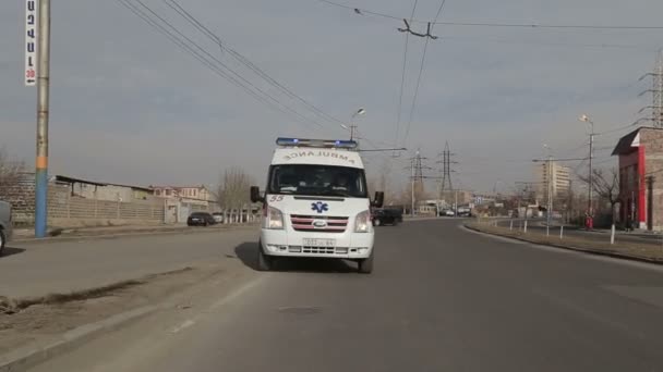 Erivan Ermenistan Kasım 2019 Van Rushes Ambulansı — Stok video