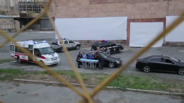 Erywań Armenia Październik 2017 Miejsce Ataku Radiowozy Karetka Zabiera Rannych — Wideo stockowe