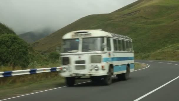 Sevan Armenien August 2019 Autos Fahren Auf Einer Gepflasterten Glatten — Stockvideo