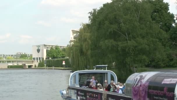 Berlino Germania Aprile 2014 Turismo Escursioni Barca Sul Fiume Sprea — Video Stock