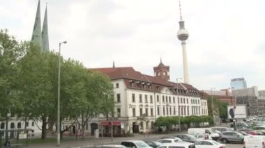 Berlin, Almanya - Nisan 2014 - Berlin Televizyon Kulesi Merkezi Berlin 'de bulunan bir televizyon kulesidir.