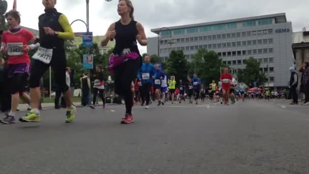 Berlin Germany April 2014 Women Men Different Ages Run Berlin — Stock Video