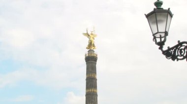 Berlin Zafer Sütunu, Altın Kadın Heykeli