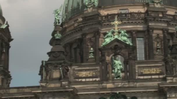 Croci Statue Bassorilievi Sull Edificio Della Cattedrale Berlino Sull Isola — Video Stock