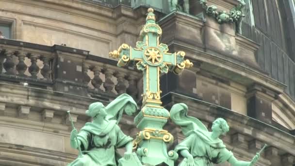 Cruces Estatuas Bajorrelieves Edificio Catedral Berlín Isla Los Museos Berlín — Vídeo de stock