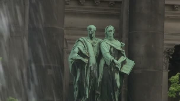 Korsningar Statyer Och Bas Reliefer Byggnaden Berlins Katedral Museum Island — Stockvideo