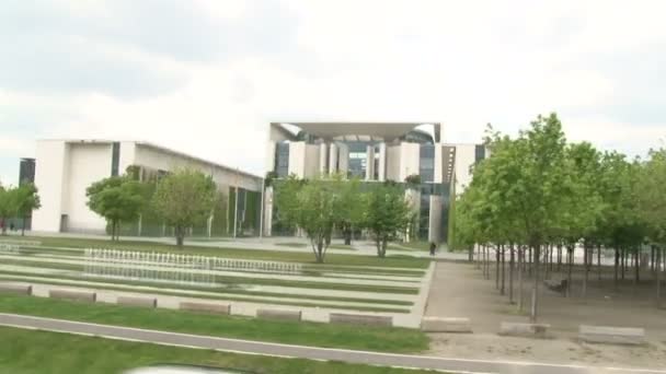 Panorama Del Edificio Cancillería Alemana Desde Autobús Turístico — Vídeos de Stock