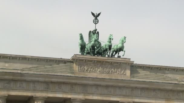 Statuen Und Reliefs Brandenburger Tor Berlin Deutschland — Stockvideo