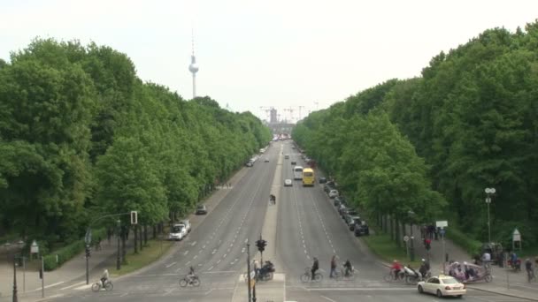 Tiergarten Park Berlinben Great Star Square Emberek Kerékpáron Tér Utca — Stock videók