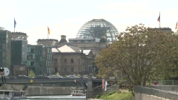 View River Reichstag Building Berlin Sightseeing Boats River — Stock Video