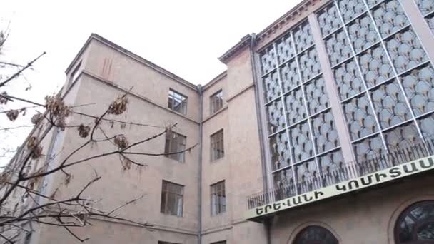 Yerevan Arménia Komitas State Conservatory Building — Vídeo de Stock