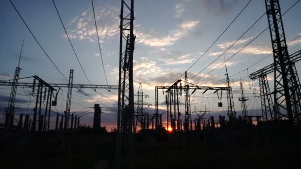 Vista Panorámica Una Central Eléctrica Torres Red Eléctrica Durante Puesta — Vídeo de stock