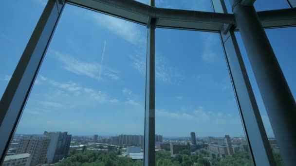 Єреван Вірменія Травень 2019 Вигляд Міста Скляного Ліфта Хмарочоса Спускається — стокове відео