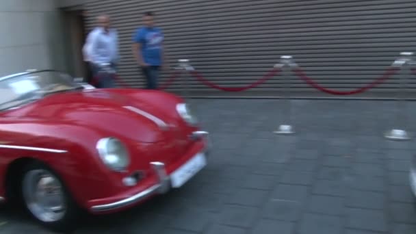 Bejrut Liban Kwiecień 2015 Wystawa Nowych Starych Samochodów Sportowych Ulicach — Wideo stockowe