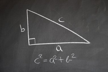 Bir kara tahta üzerinde matematik