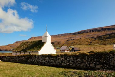 Kırsaldaki eski kilise.