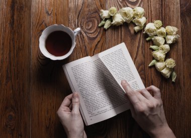 Bir tabloda çay fantezi