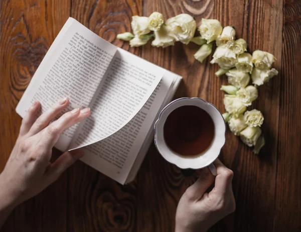 Teatime Fantasie auf einem Tisch — Stockfoto