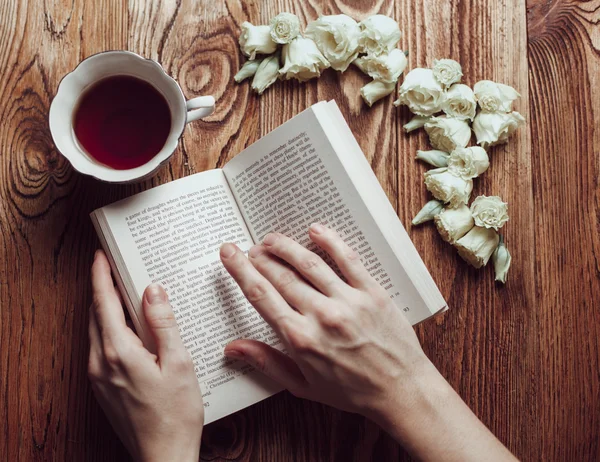 Teatime fantasie op een tafel — Stockfoto