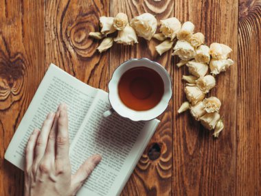 Bir tabloda çay fantezi