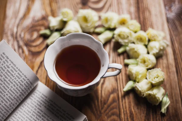 Teatime Fantasie auf einem Tisch — Stockfoto