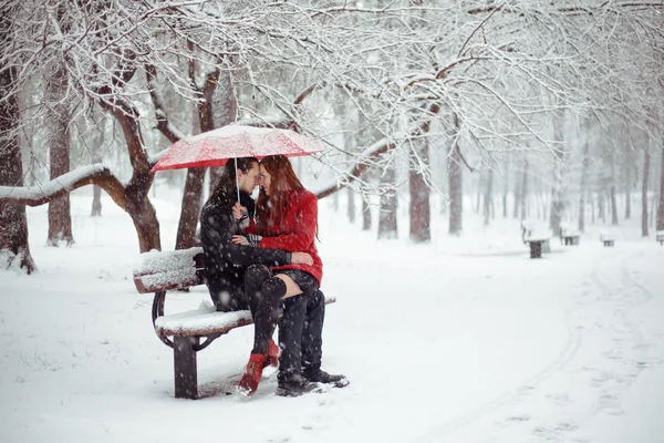 Inverno história de amor em vermelho — Fotografia de Stock