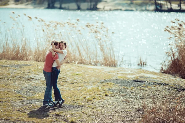 Historia de amor en el río — Foto de Stock