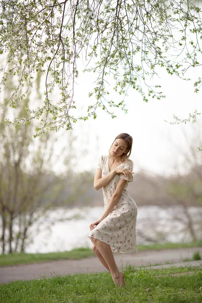 Beautiful girl dancing in spring garden. — Stock Photo, Image