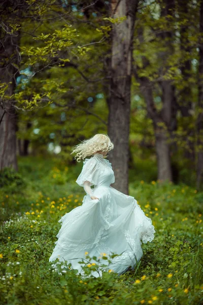 Beautiful blonde woman in blooming lilac garden. Vintage bride c — Stock Photo, Image