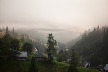 Puslu dağlar soğuk