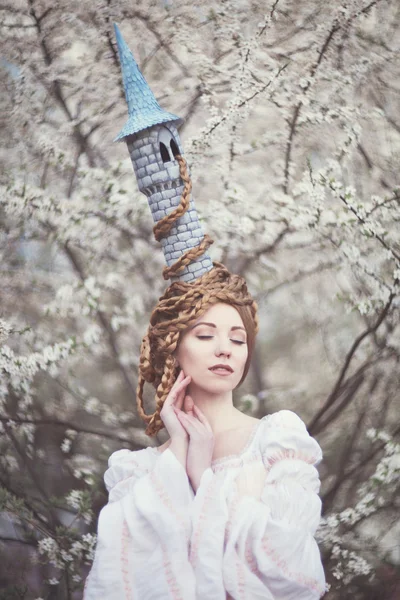 Rapunzel i våren blossom — Stockfoto