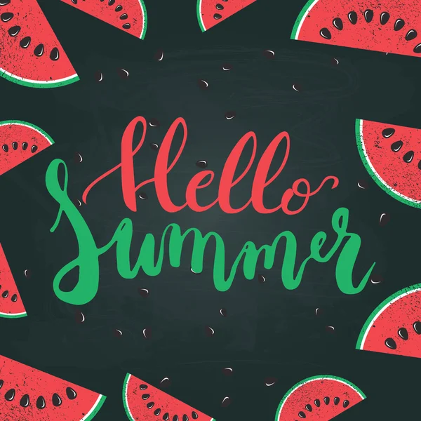 Bonjour Summer pinceau peint à la main phrase de lettrage isolé sur le fond de tableau avec pastèque colorée . — Image vectorielle