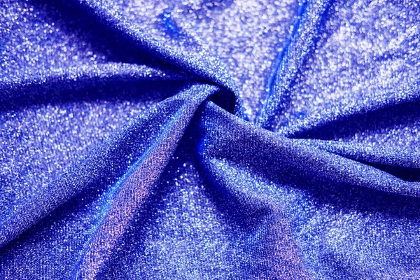 Színes kék fényes szövet textúra redőkkel. Felület háttér színek az év 2021. — Stock Fotó