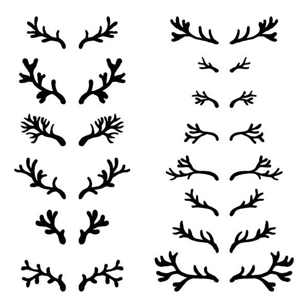 Satz handgezeichnete Hirschhörner schwarz auf weißem Hintergrund, Silhouette eines Geweihs — Stockvektor