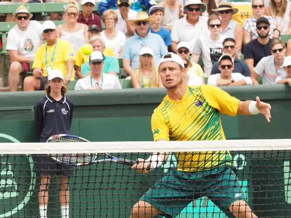 Llayton Hewitt volley at a Davis Cup doubles the Brian Brothers — Stock Photo, Image