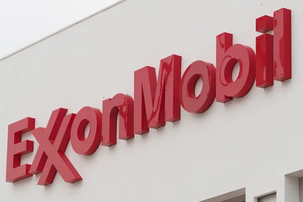 Doha Qatar Enero 2020 Señal Compañía Petroquímica Exxon Mobile Imagen De Stock